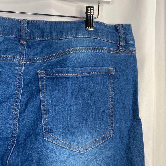 *NWT* Denim Ripped Jean shorts sz 3X - Picture 6 of 13